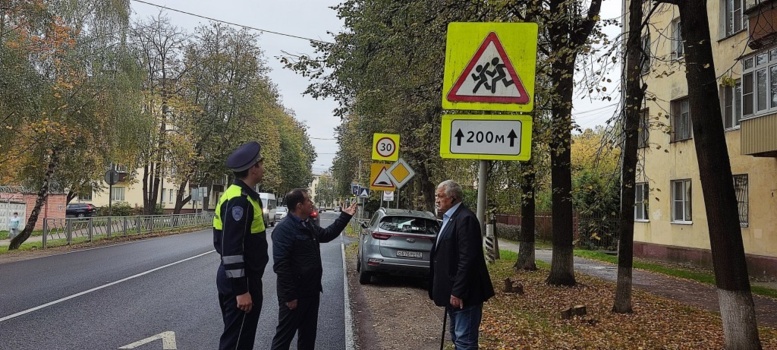 Совместная проверка пешеходных проверок у образовательных учреждений